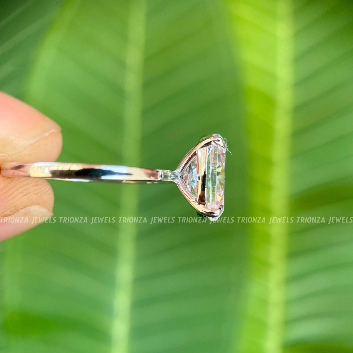 colorless moissanite jewelry