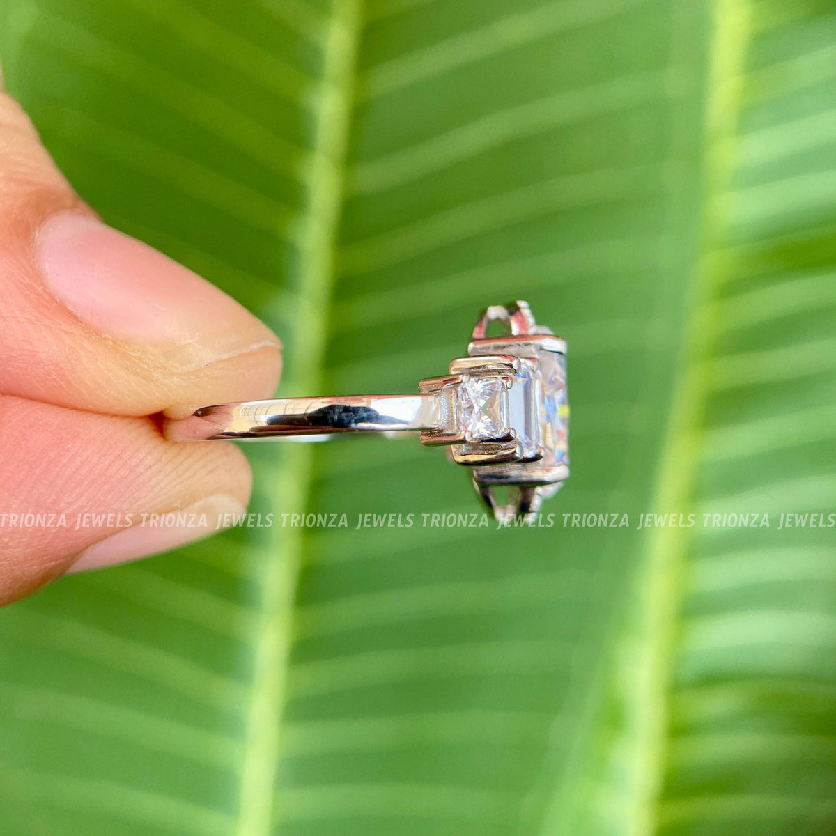 Ring available in 10K, 14K, 18K gold or platinum with yellow, rose, or white finish options