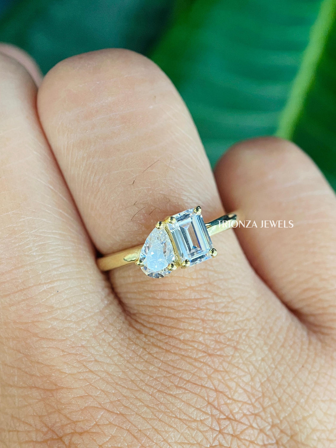 0.93TW Pear Emerald Moissanite Toi Et Moi Two Stone Engagement Ring