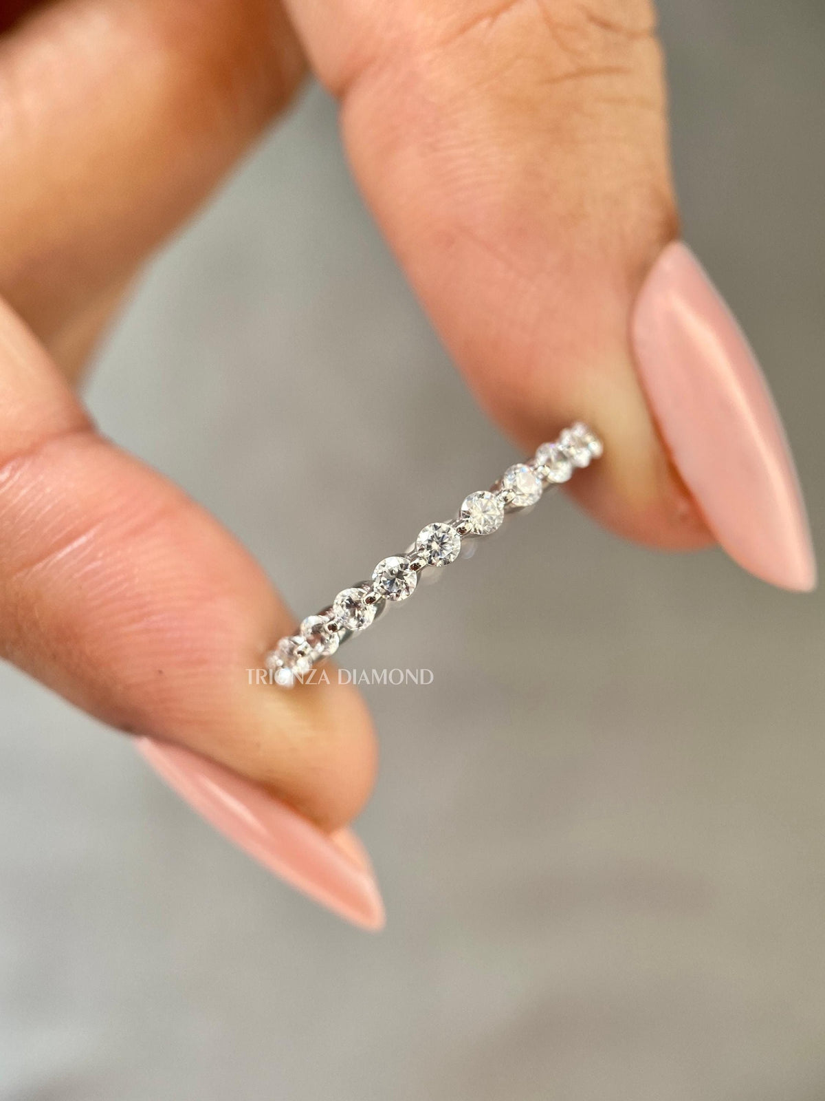 round lab grown diamond band