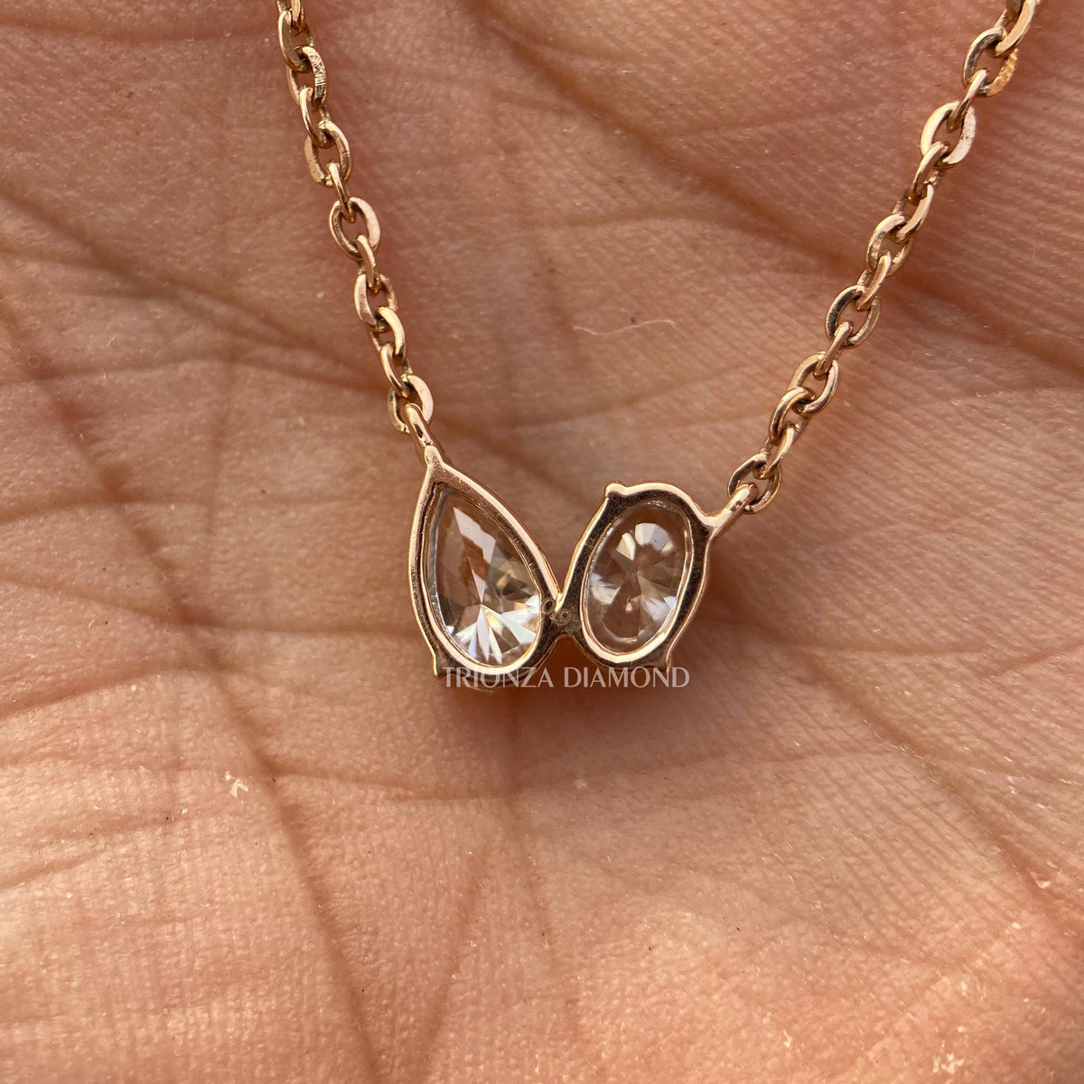 Close-up of the IGI certified lab grown diamond drop pendant showing VS clarity brilliance
