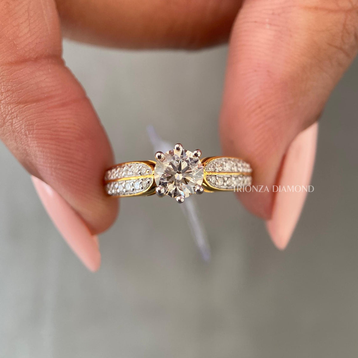 Close-up of the 0.75 CT round diamond center stone showing its brilliant cut facets