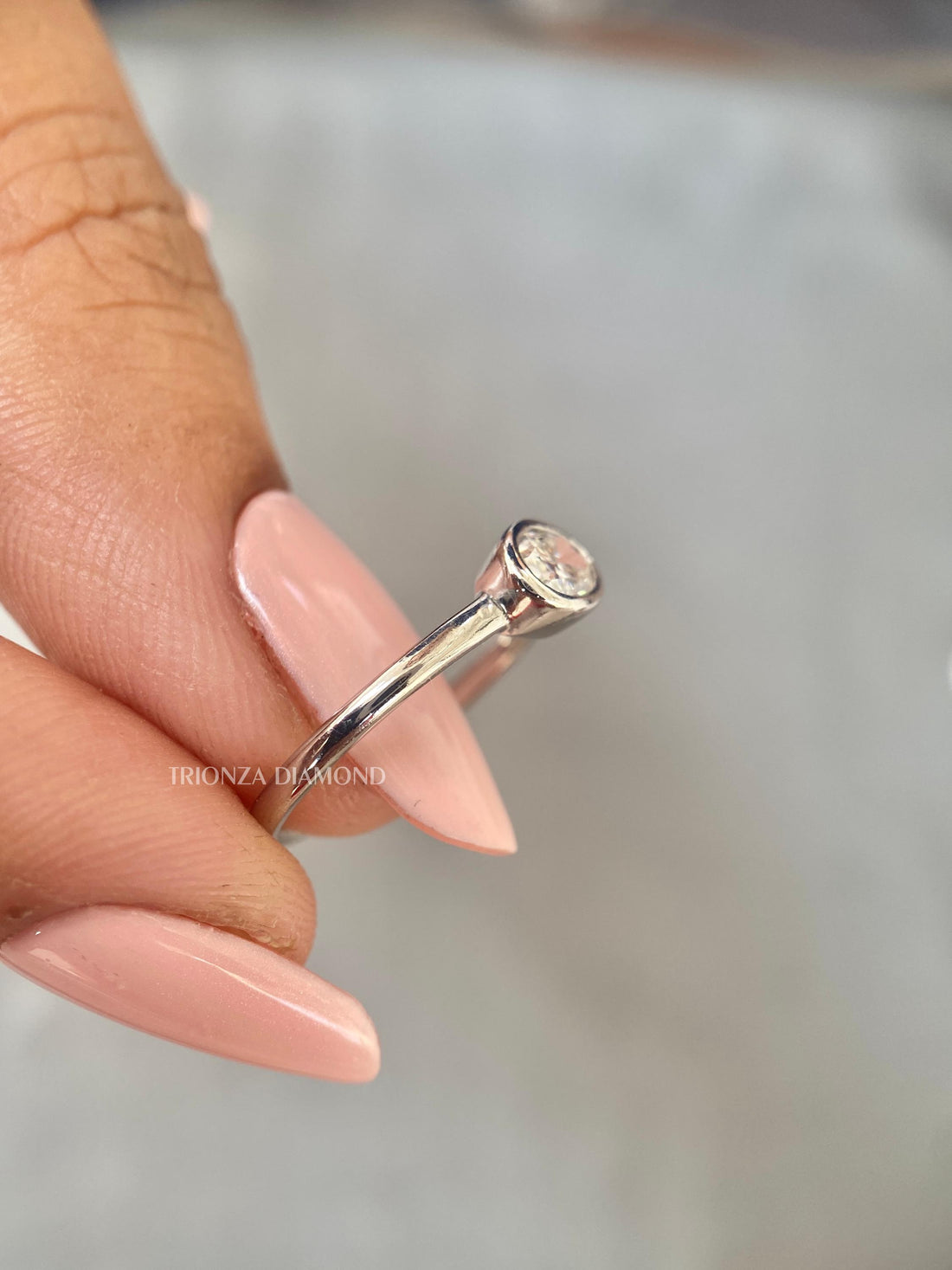 1 CT Oval Lab Diamond Solitaire Ring D/VVS2 IGI Certified