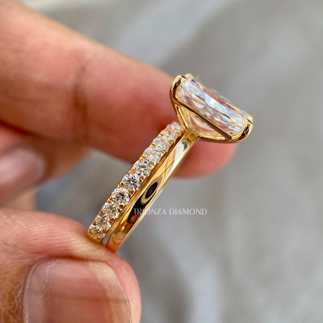 Radiant Cut Lab Grown Diamond Engagement Ring F/VS1 Gold