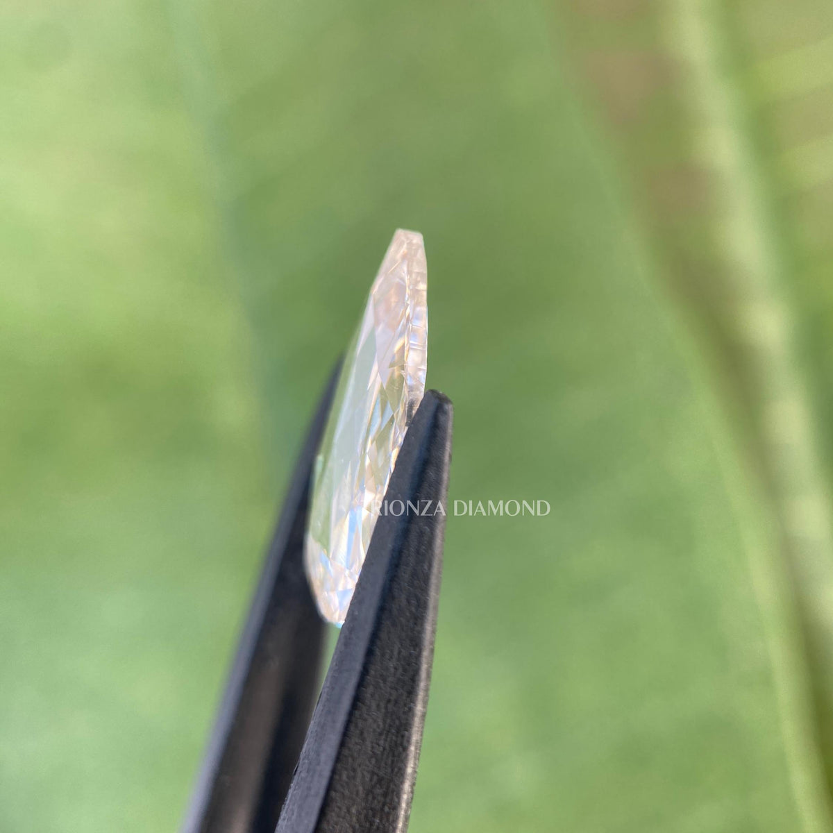 colorless diamond for ring