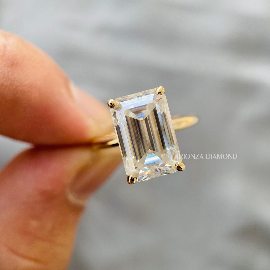 4 Ct Emerald D VVS2 IGI Lab Grown Diamond Solitaire Engagement Ring