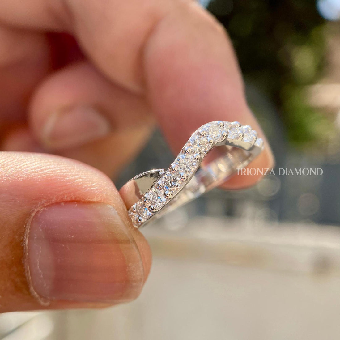 Lab Grown Diamond Curved Wedding Band for Women | Round & Sustainable