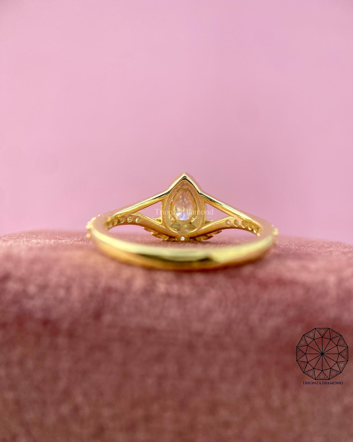 TrionzaDiamond engagement ring crafted with a pink pear cut diamond and floral motifs
