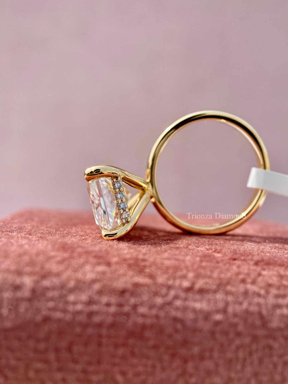 Close-up of the E color VVS2 clarity radiant cut diamond showing its brilliance