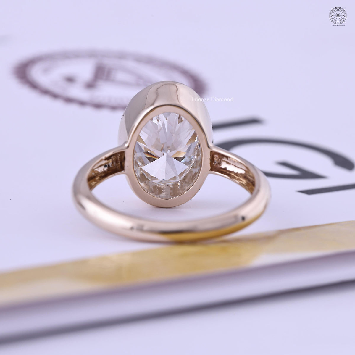 Woman wearing the solid 14k gold solitaire band on her hand for a natural light view